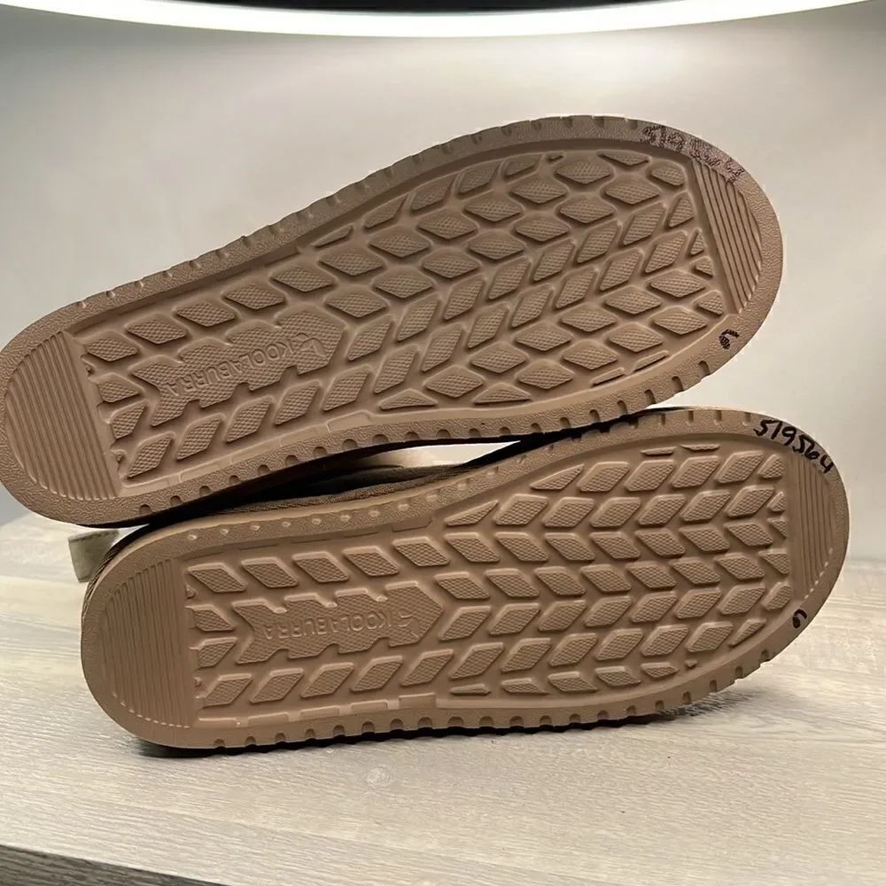 UGG - Picture 12 of 14